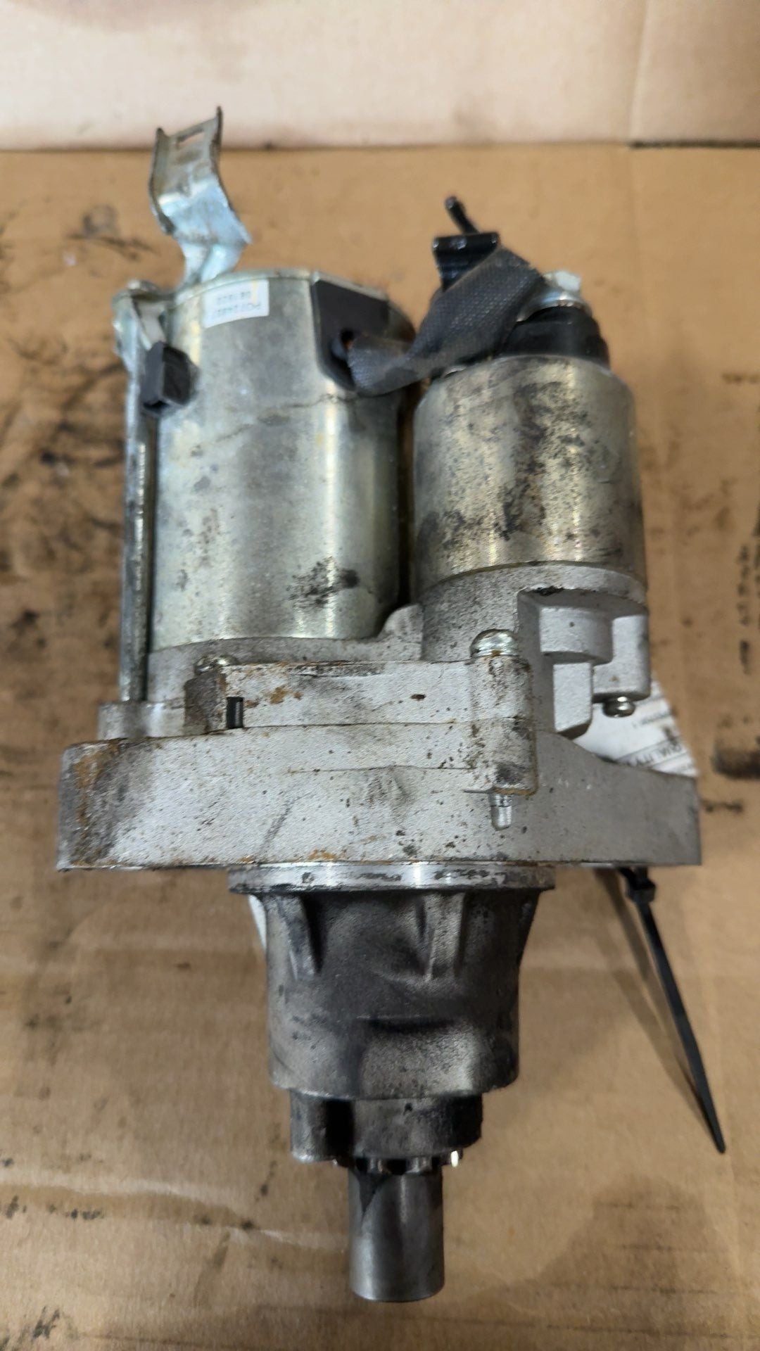 Starter Motor from a 2004 Honda Accord, photo 2