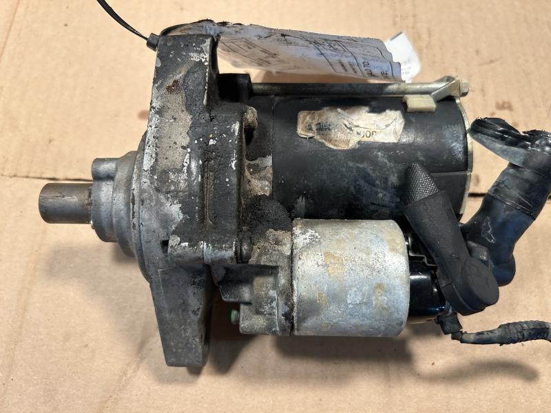 Starter Motor from a 2005 Honda Accord, photo 2