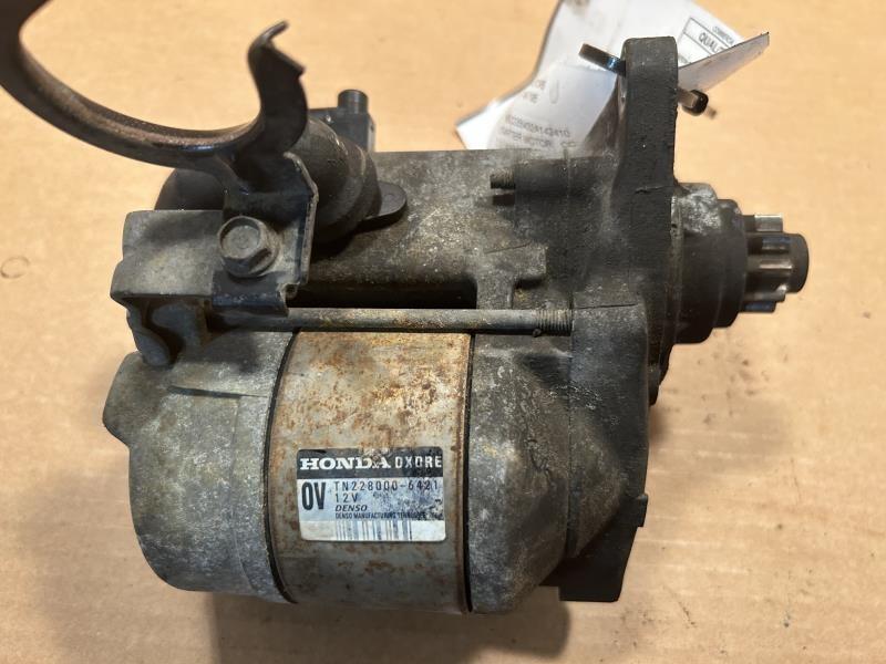 Starter Motor from a 2002 Honda Accord, photo 1