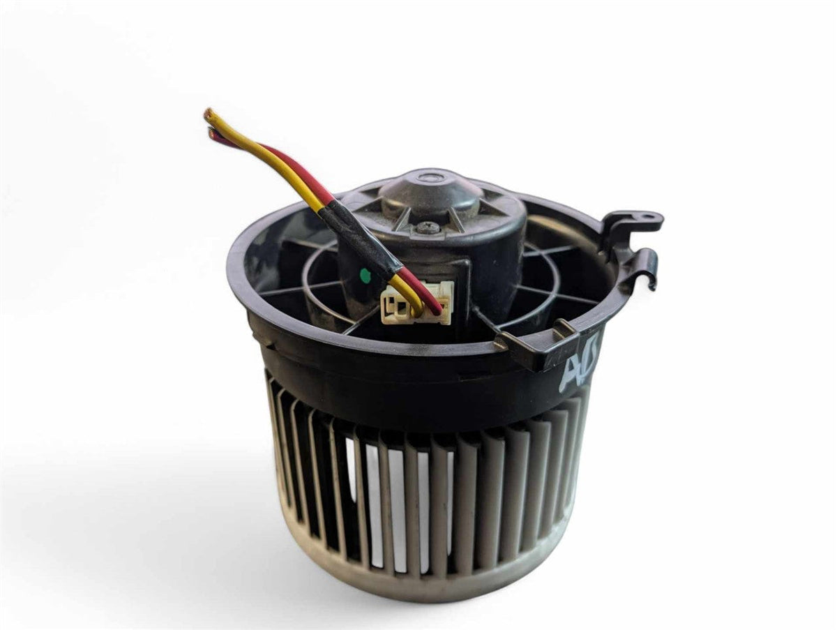 Blower Motor from a 2014 Nissan Rogue, photo 1