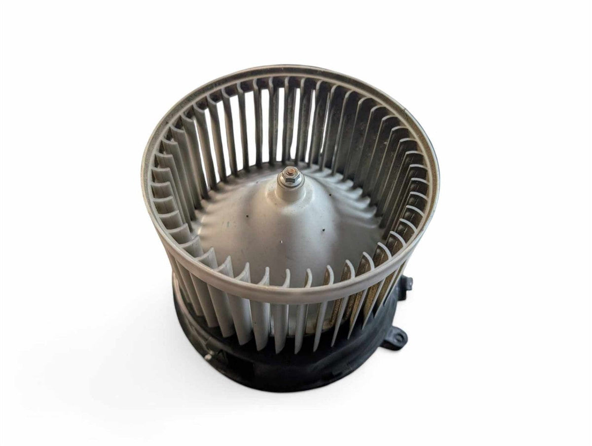 Blower Motor from a 2014 Nissan Rogue, photo 2
