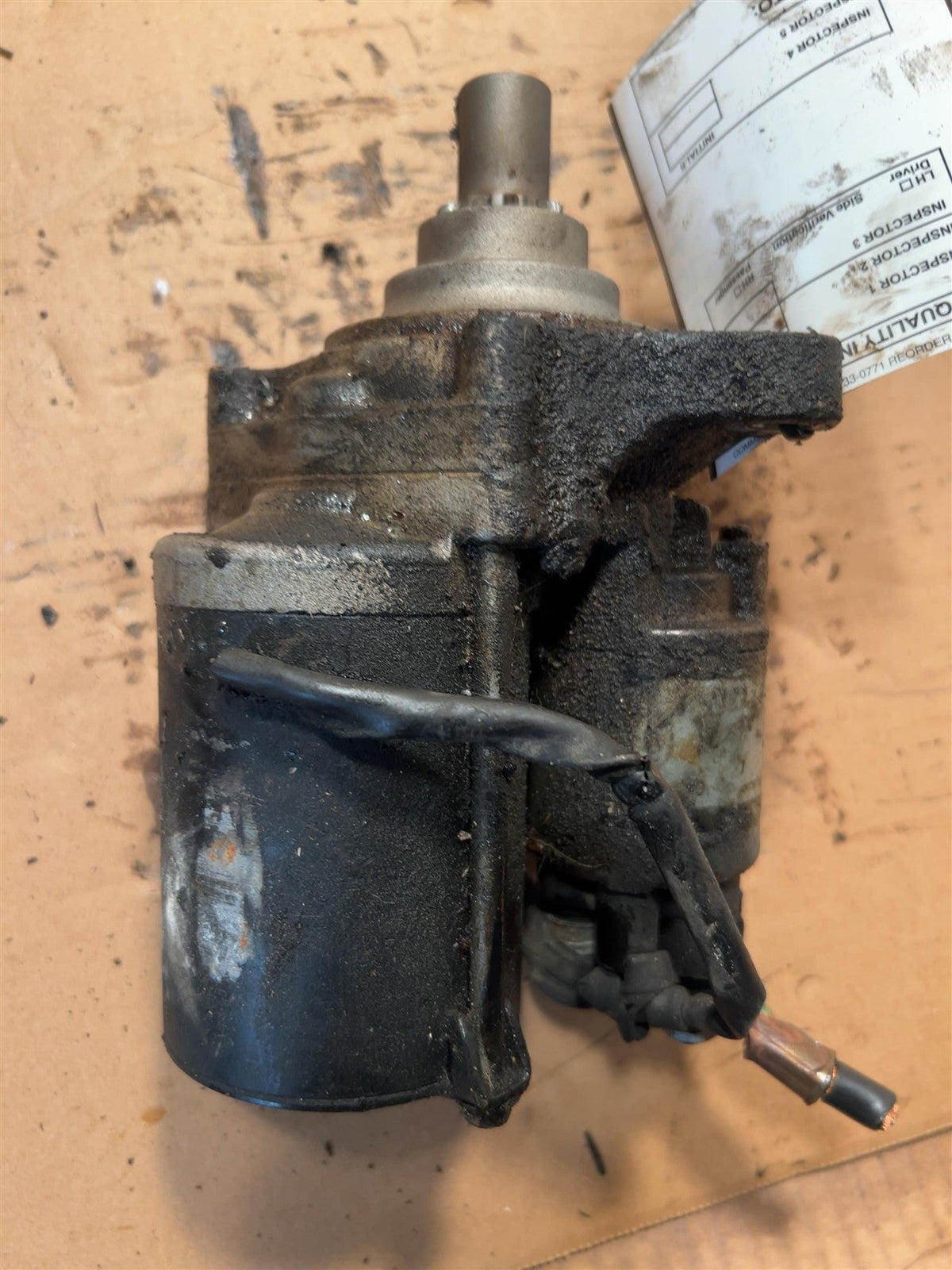 Starter Motor from a 2002 Honda Accord, photo 1