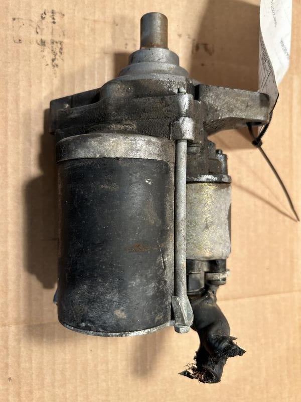 Starter Motor from a 2003 Honda Accord, photo 1