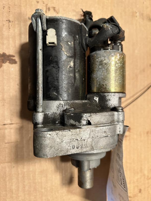 Starter Motor from a 2003 Honda Accord, photo 2