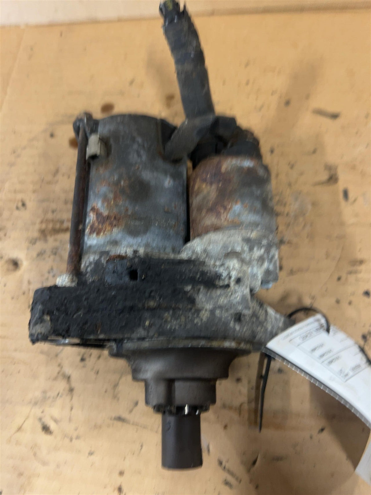 Starter Motor from a 2003 Honda Accord, photo 1