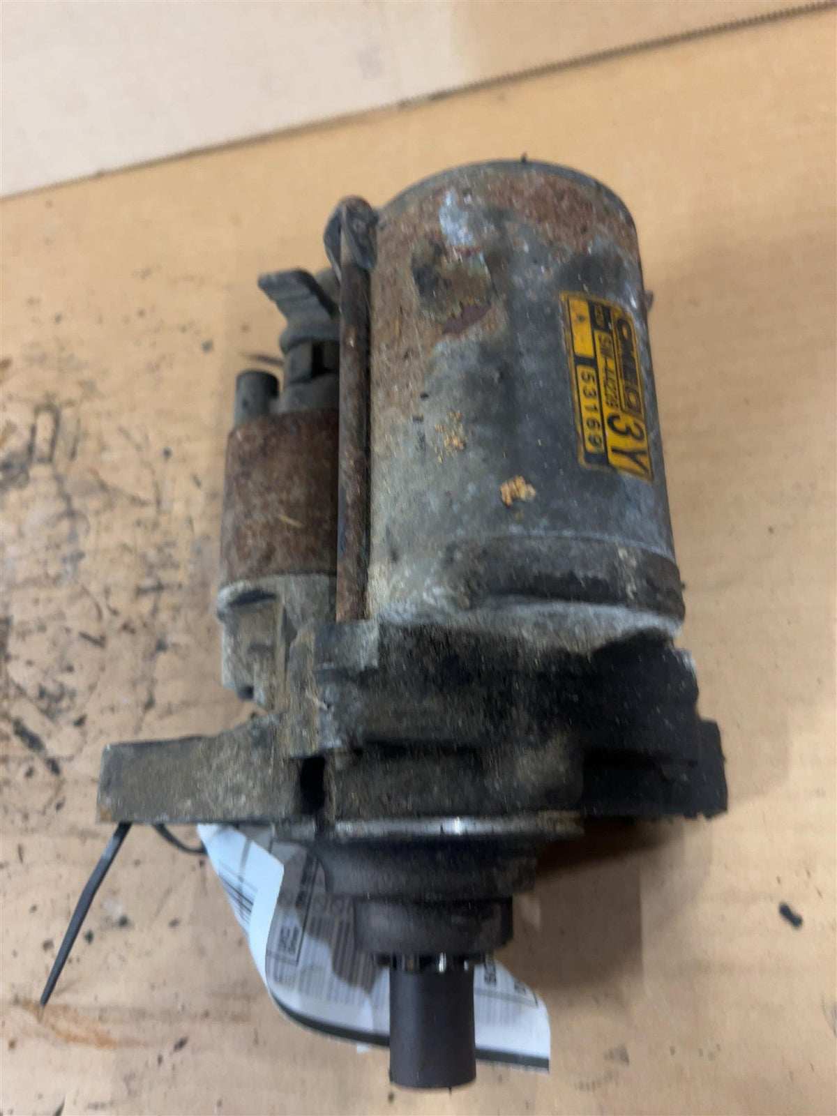 Starter Motor from a 2003 Honda Accord, photo 2