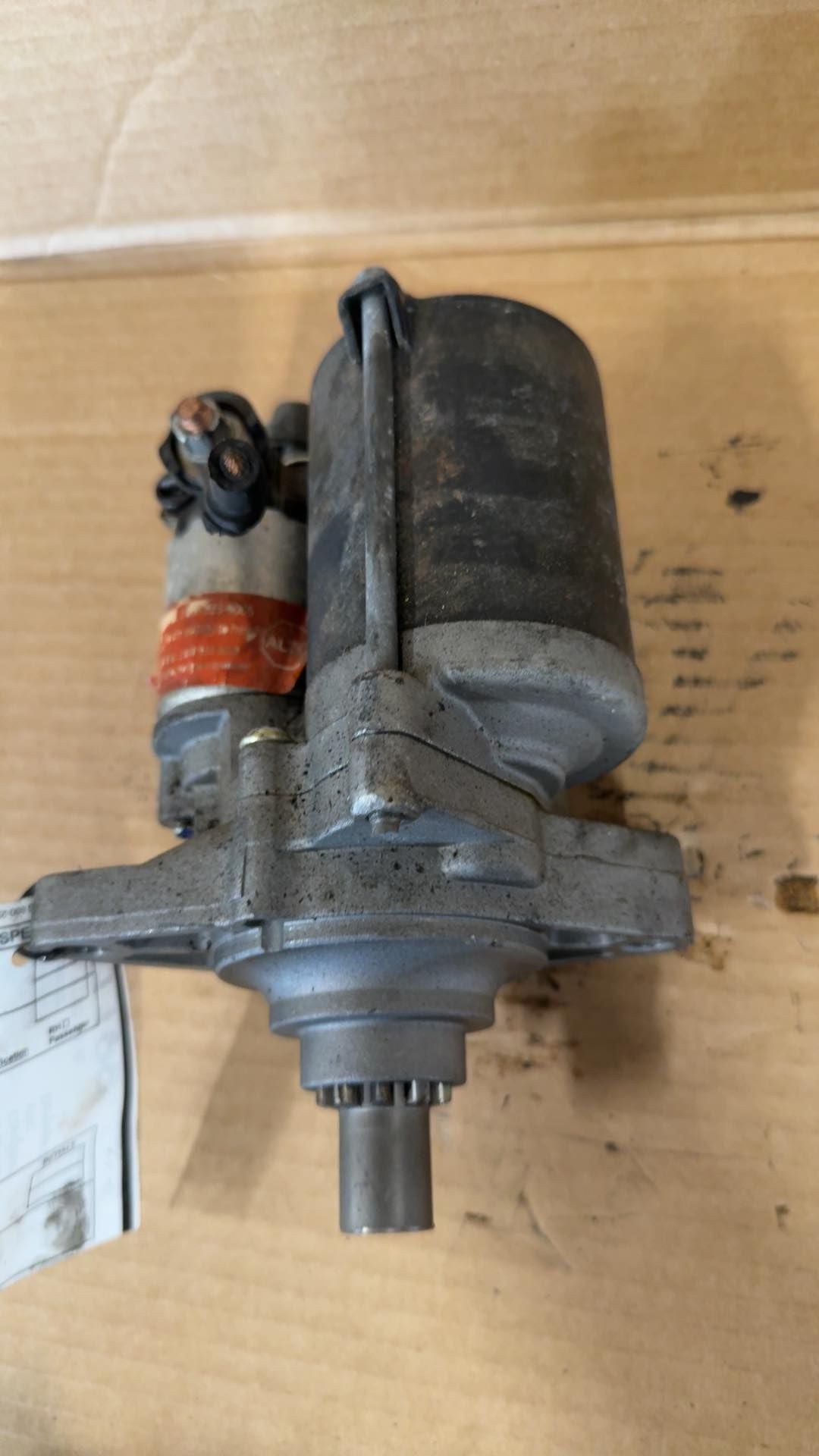 Starter Motor from a 2000 Honda Civic, photo 1