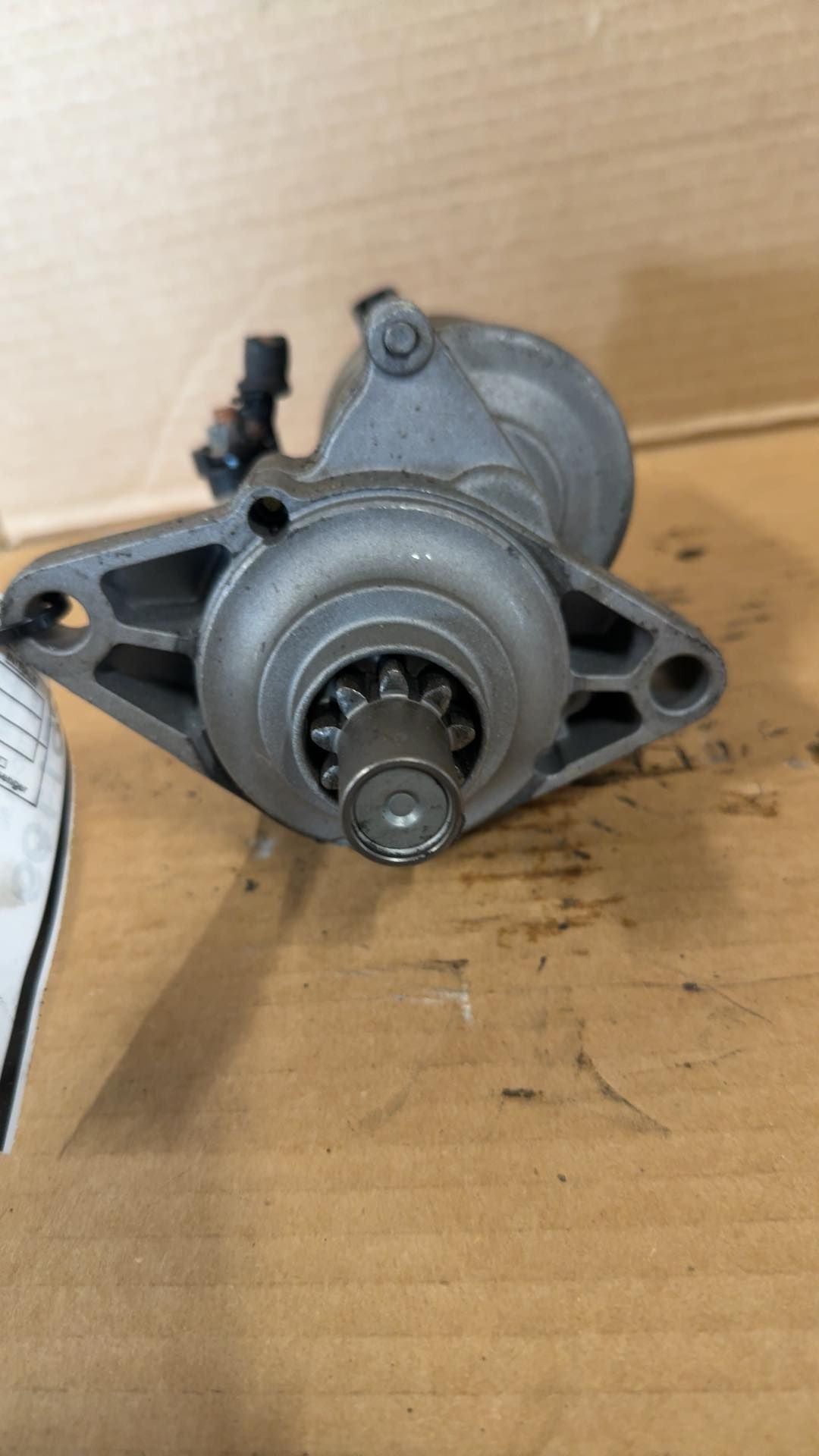 Starter Motor from a 2000 Honda Civic, photo 2