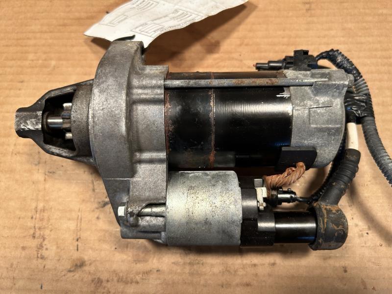 Starter Motor from a 2006 Honda Civic, photo 1