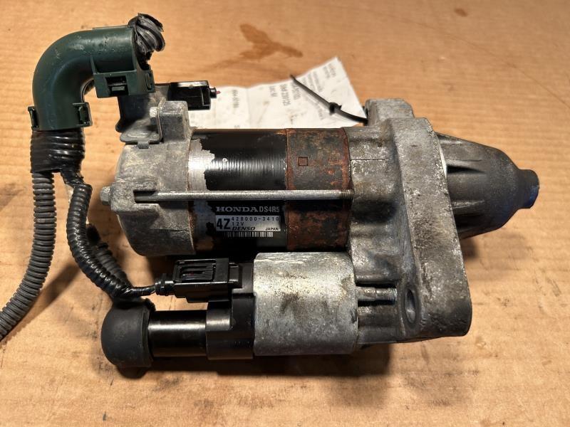 Starter Motor from a 2006 Honda Civic, photo 2