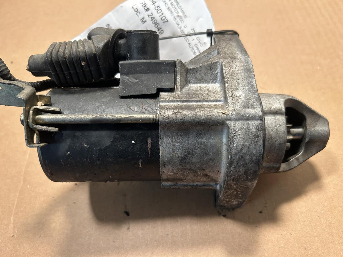 Starter Motor from a 2006 Honda Civic, photo 1