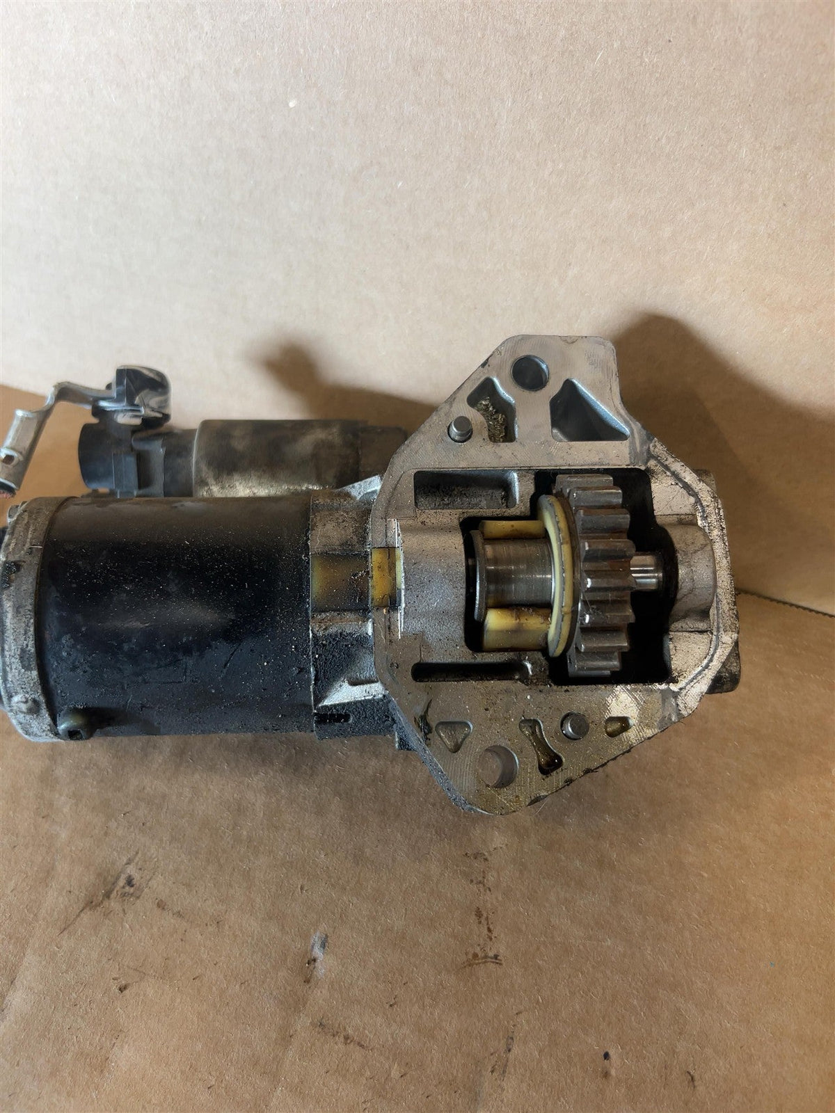 Starter Motor from a 2007 Honda, photo 2
