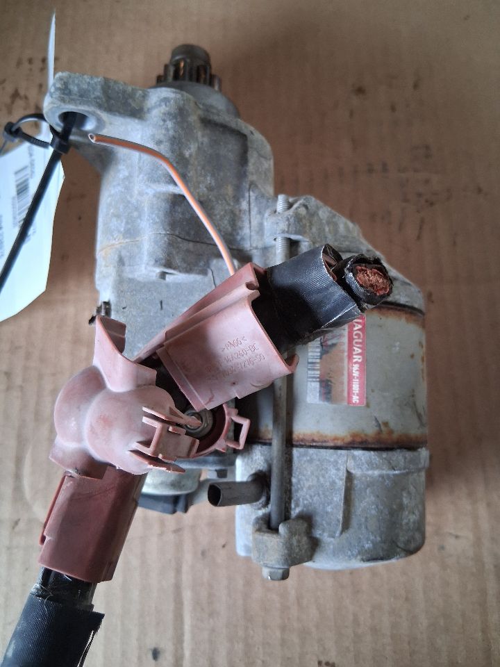 Starter Motor from a 2009 Jaguar XF, photo 1