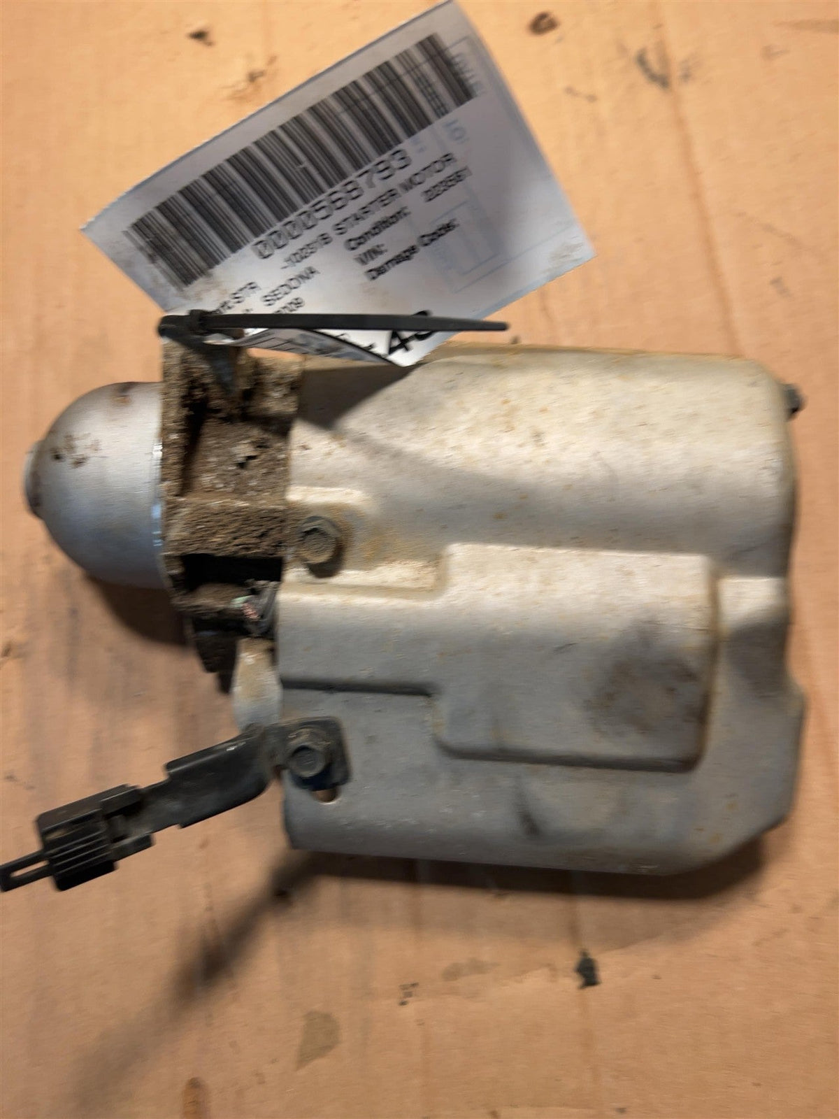 Starter Motor from a 2009 Kia Sedona, photo 1