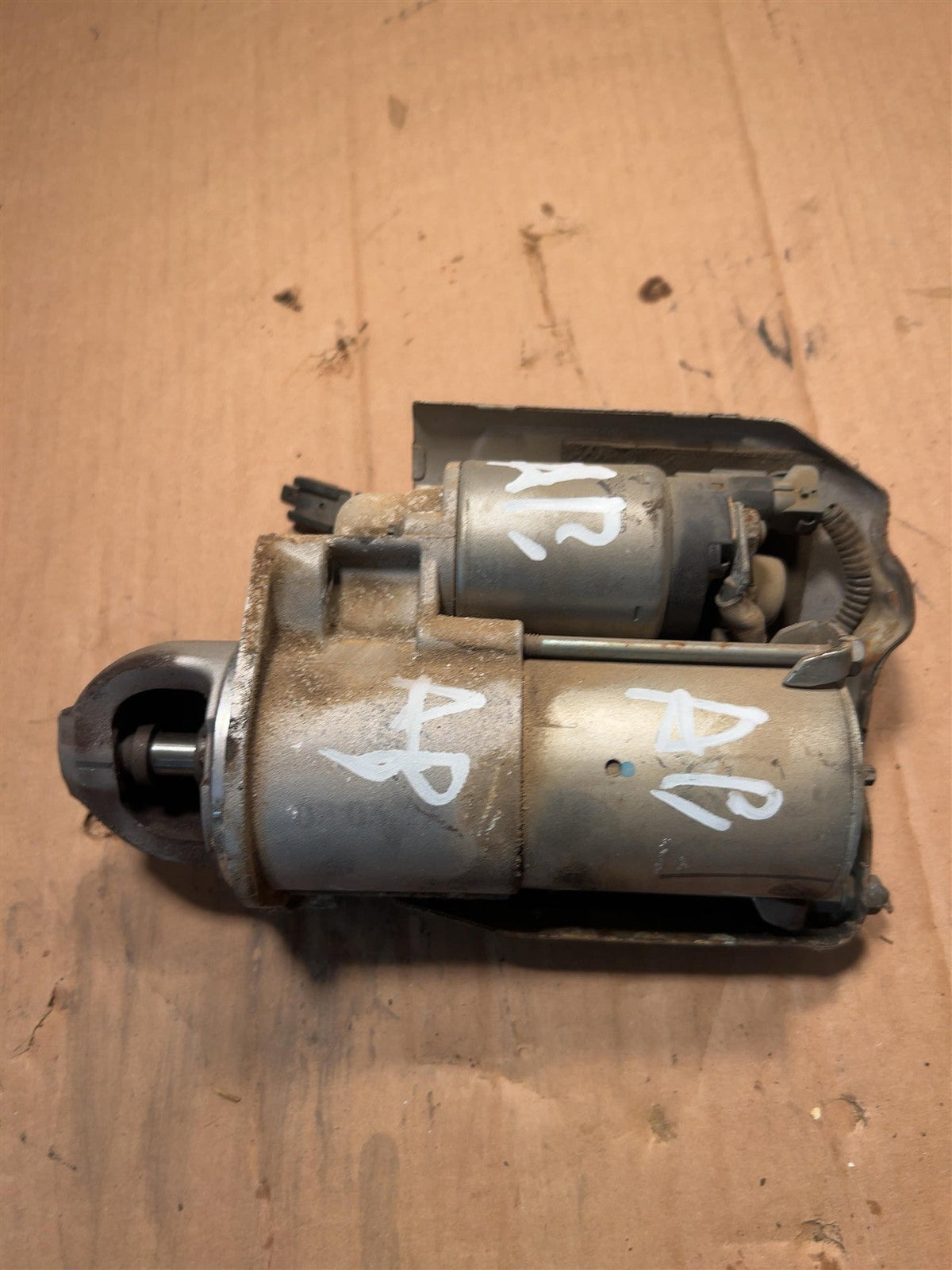 Starter Motor from a 2009 Kia Sedona, photo 2