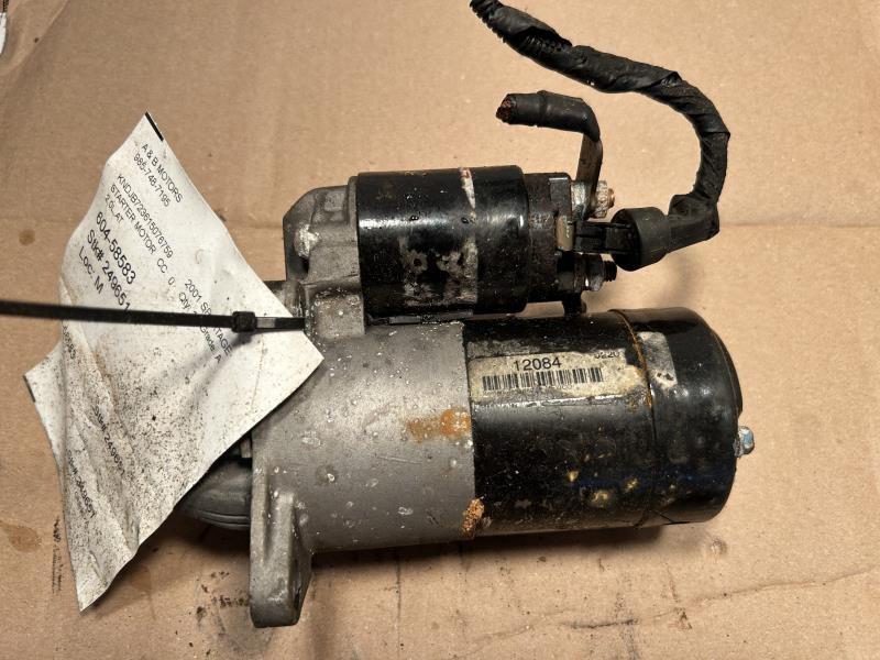 Starter Motor from a 2001 Kia Sportage, photo 1