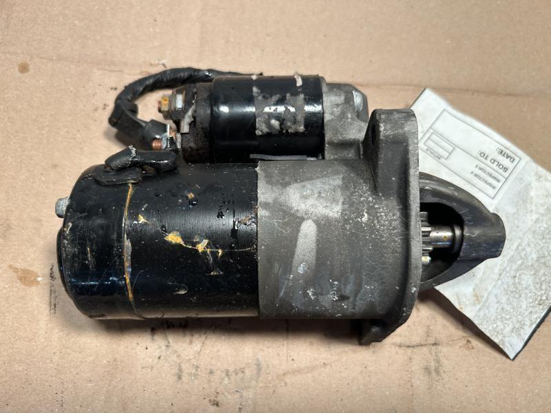 Starter Motor from a 2001 Kia Sportage, photo 2