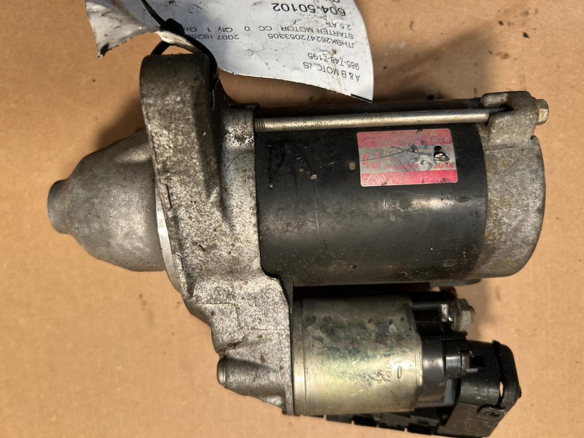 Starter Motor from a 2007 Lexus, photo 1