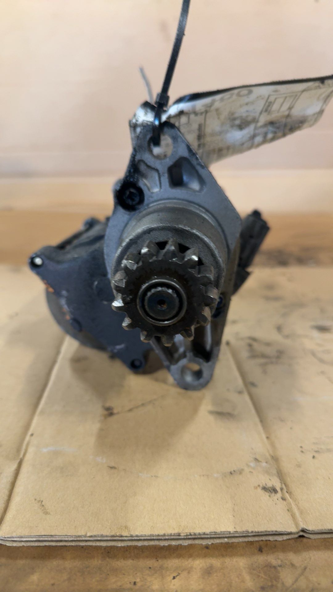 Starter Motor from a 2000 Lexus RX300, photo 2