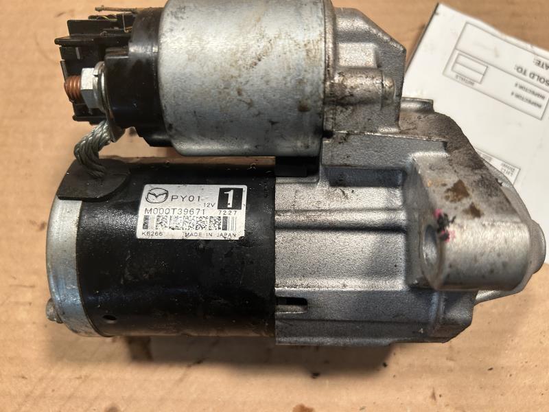 Starter Motor from a 2017 Mazda 3, photo 2