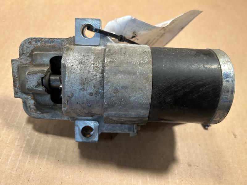 Starter Motor from a 2010 Mazda 3, photo 2