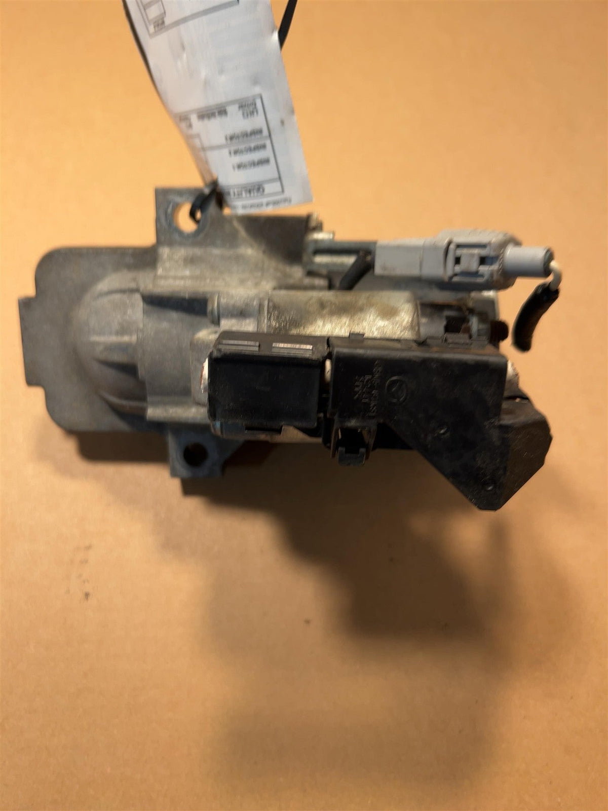 Starter Motor from a 2010 Mazda 3, photo 1