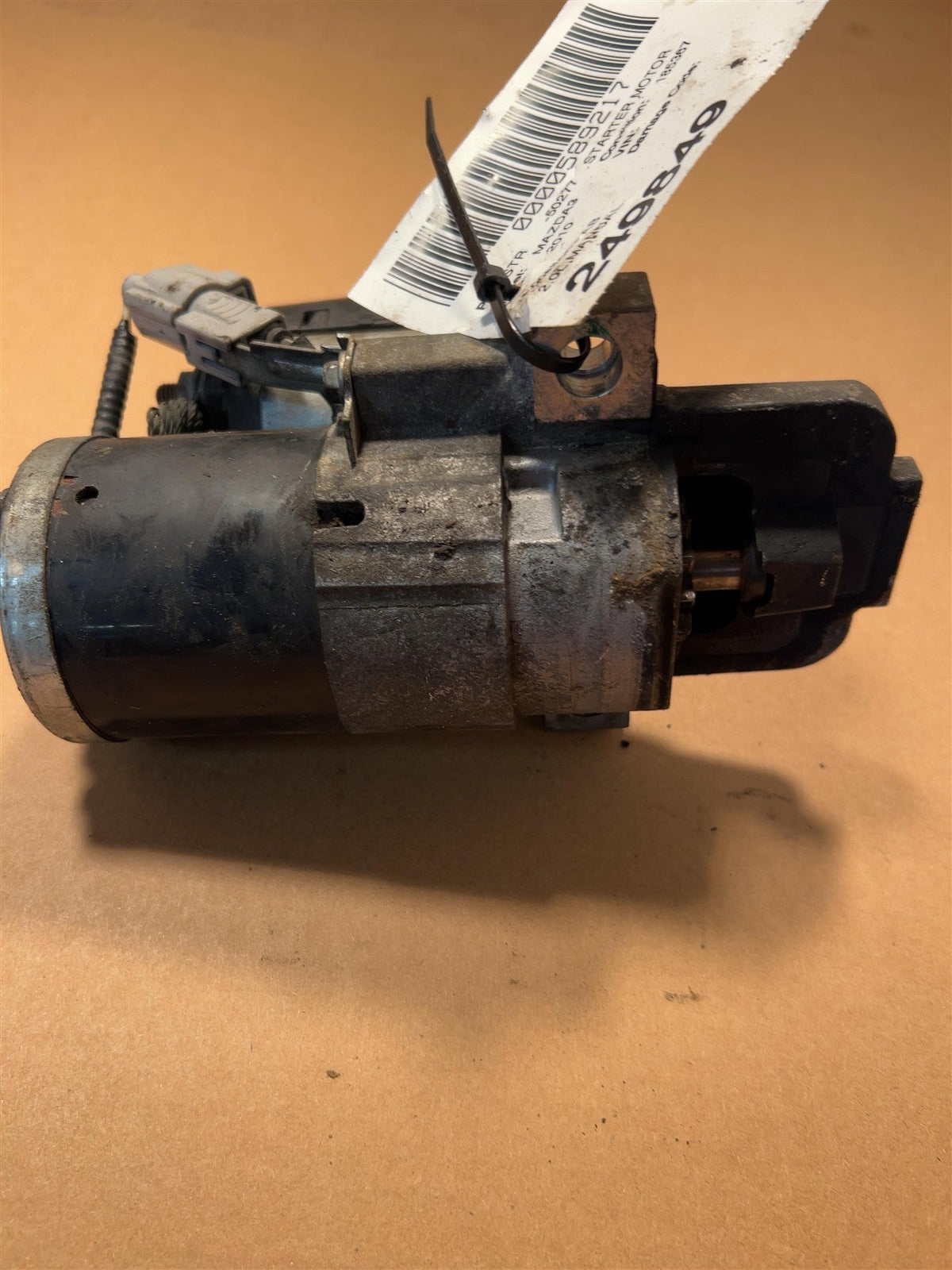Starter Motor from a 2010 Mazda 3, photo 2