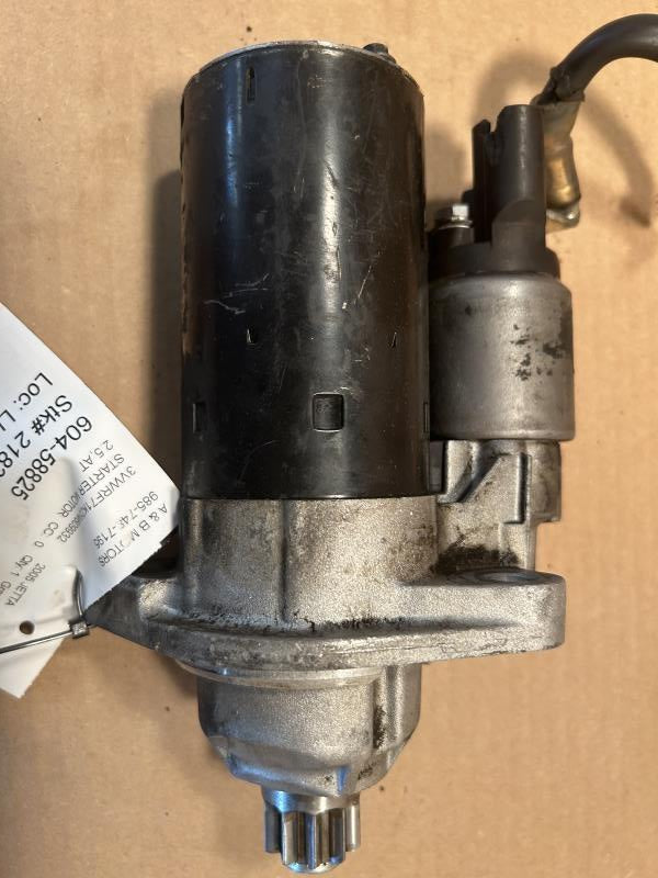 Starter Motor from a 2003 Mazda Tribute, photo 2