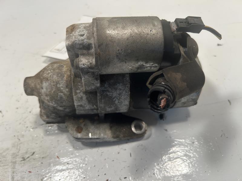 Starter Motor from a 2003 Mazda MPV, photo 1