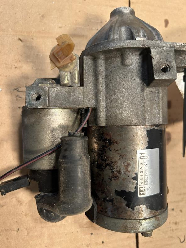 Starter Motor from a 2004 Mitsubishi Galant, photo 2