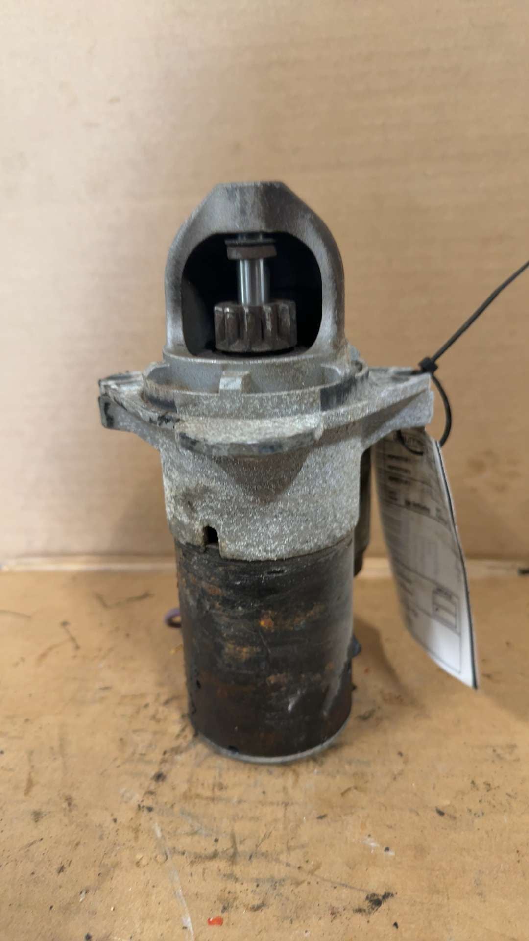 Starter Motor from a 2007 Saab, photo 2