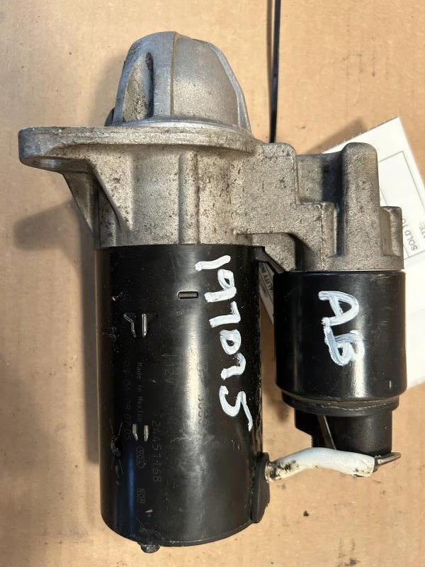 Starter Motor from a 2003 Saturn Vue, photo 1