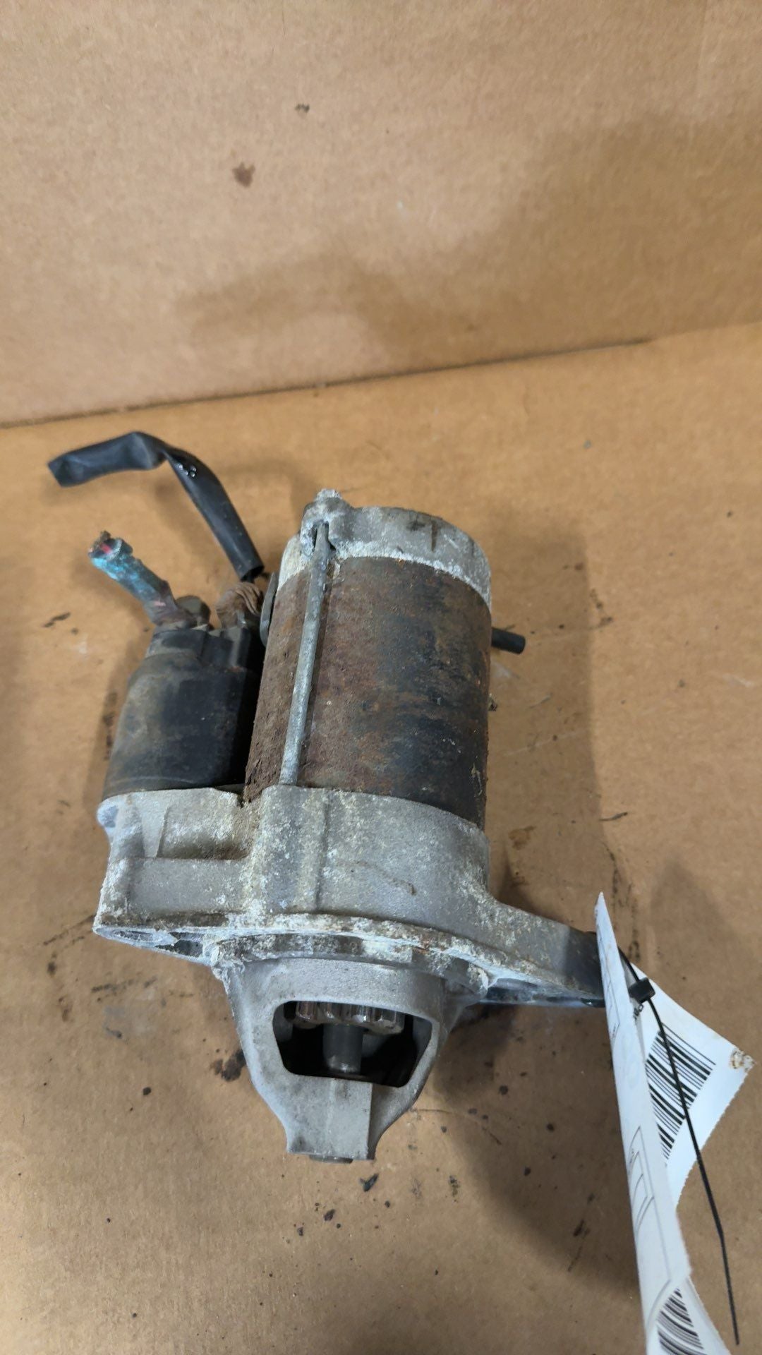 Starter Motor from a 2005 Scion, photo 2