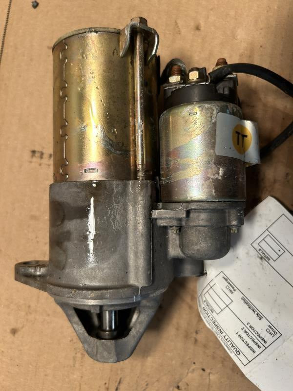 Starter Motor from a 2005 Suzuki Forenza, photo 2