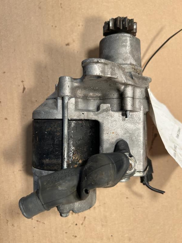 Starter Motor from a 2000 Toyota Avalon, photo 2