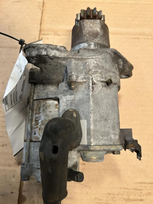 Starter Motor from a 1999 Toyota Avalon, photo 2