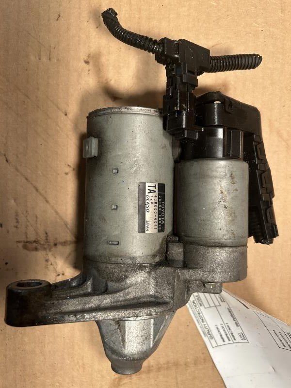 Starter Motor from a 2019 Toyota Camry, photo 1