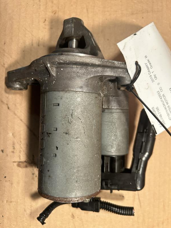 Starter Motor from a 2019 Toyota Camry, photo 2
