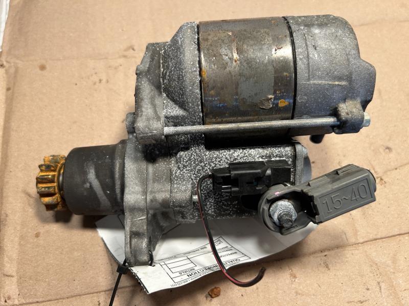 Starter Motor from a 1995 Toyota Camry, photo 1
