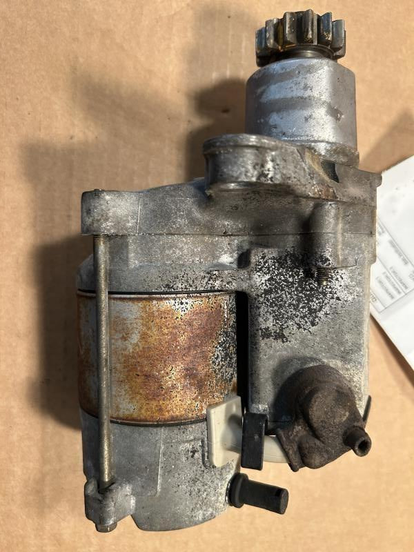 Starter Motor from a 1992 Toyota Camry, photo 1