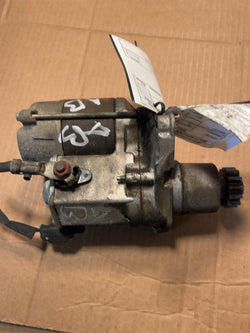 Starter Motor from a 2005 Toyota Camry, photo 1
