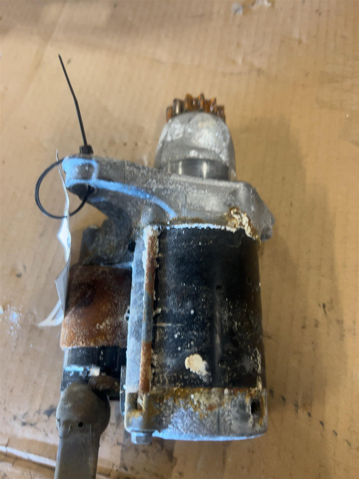 Starter Motor from a 2006 Toyota, photo 2