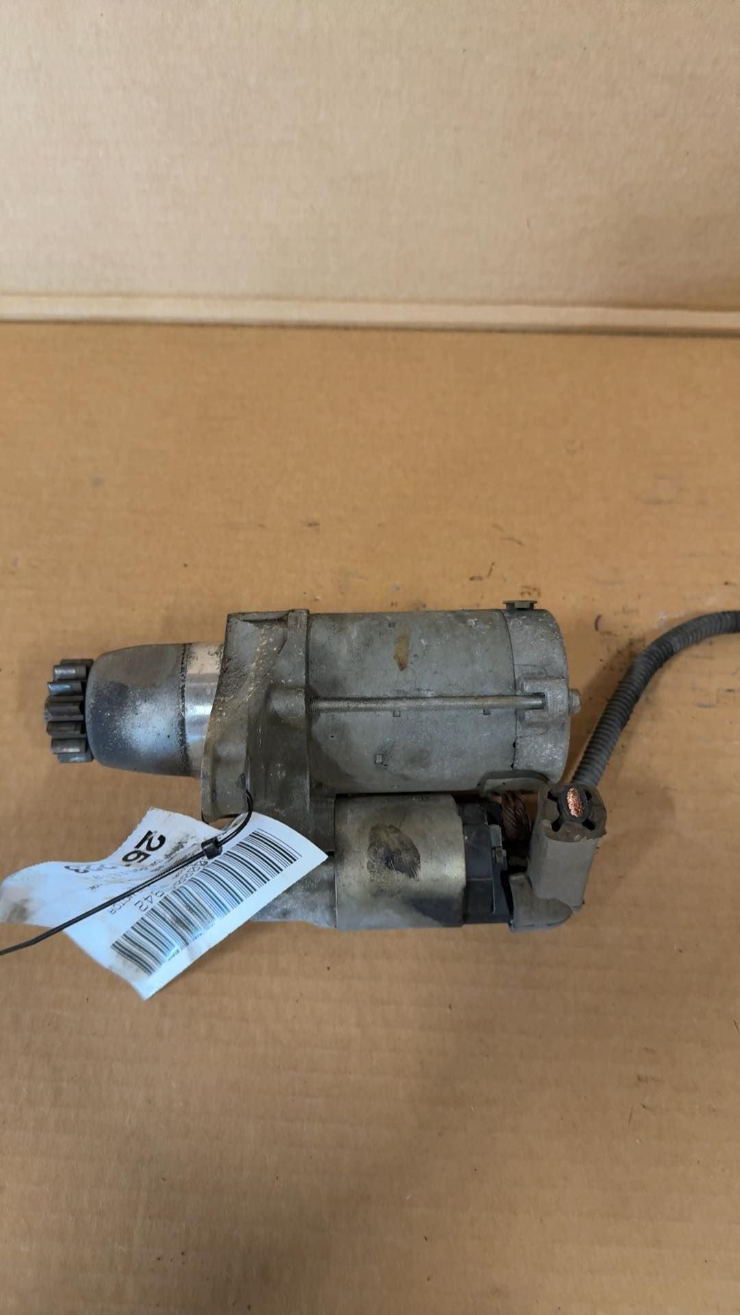 Starter Motor from a 2010 Toyota Camry, photo 1