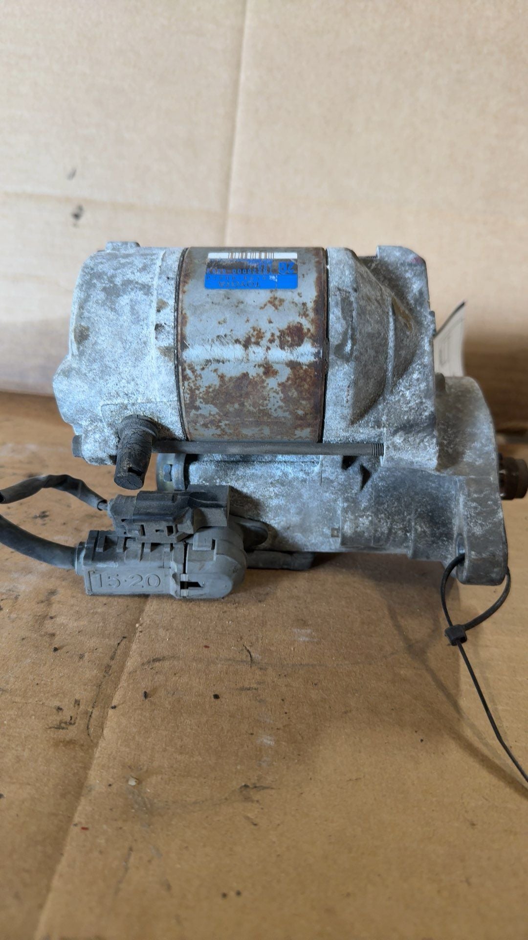 Starter Motor from a 2001 Toyota Corolla, photo 2