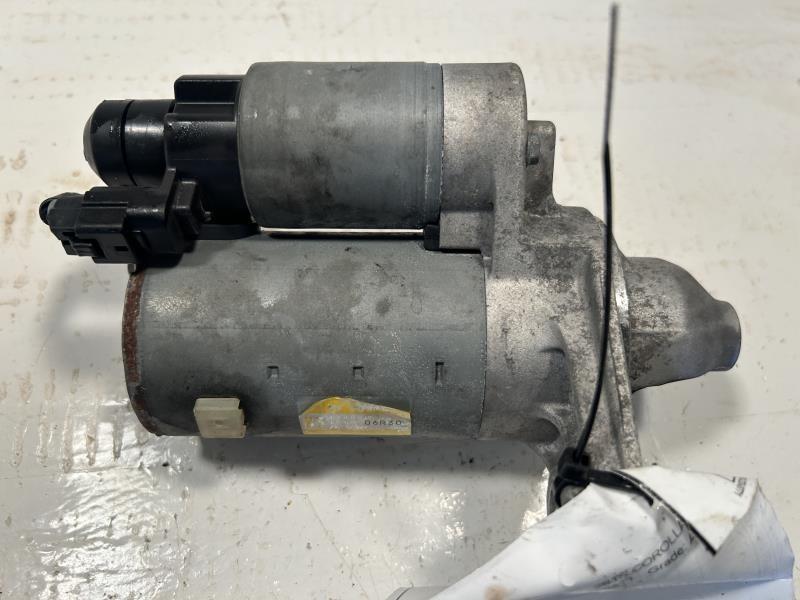 Starter Motor from a 2015 Toyota Corolla, photo 1