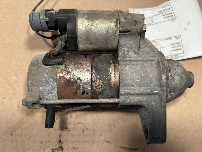 Starter Motor from a 2000 Toyota Echo, photo 1