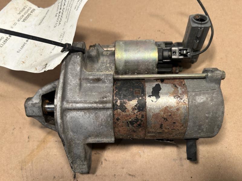 Starter Motor from a 2000 Toyota Echo, photo 2