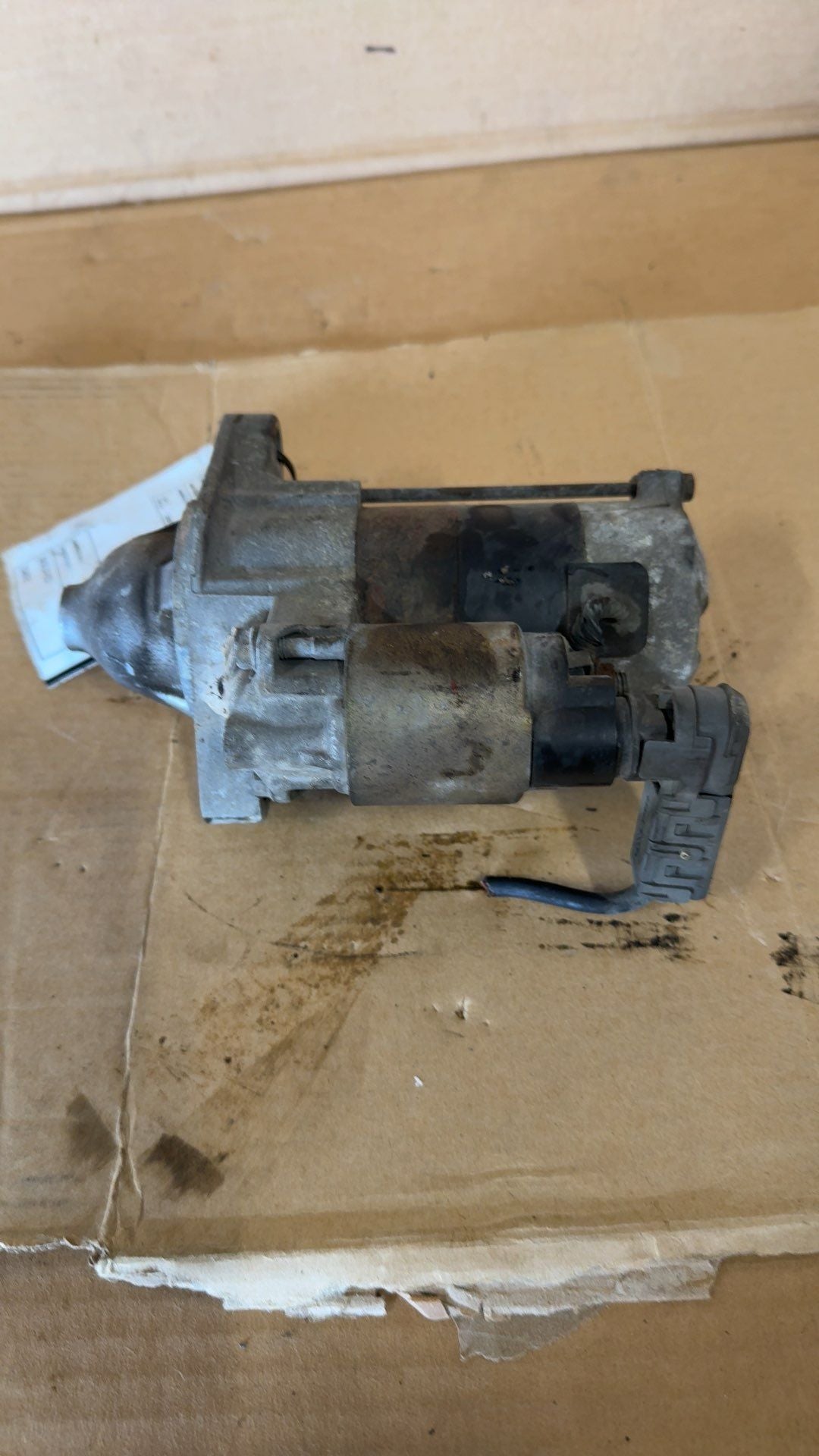 Starter Motor from a 2002 Toyota Echo, photo 2