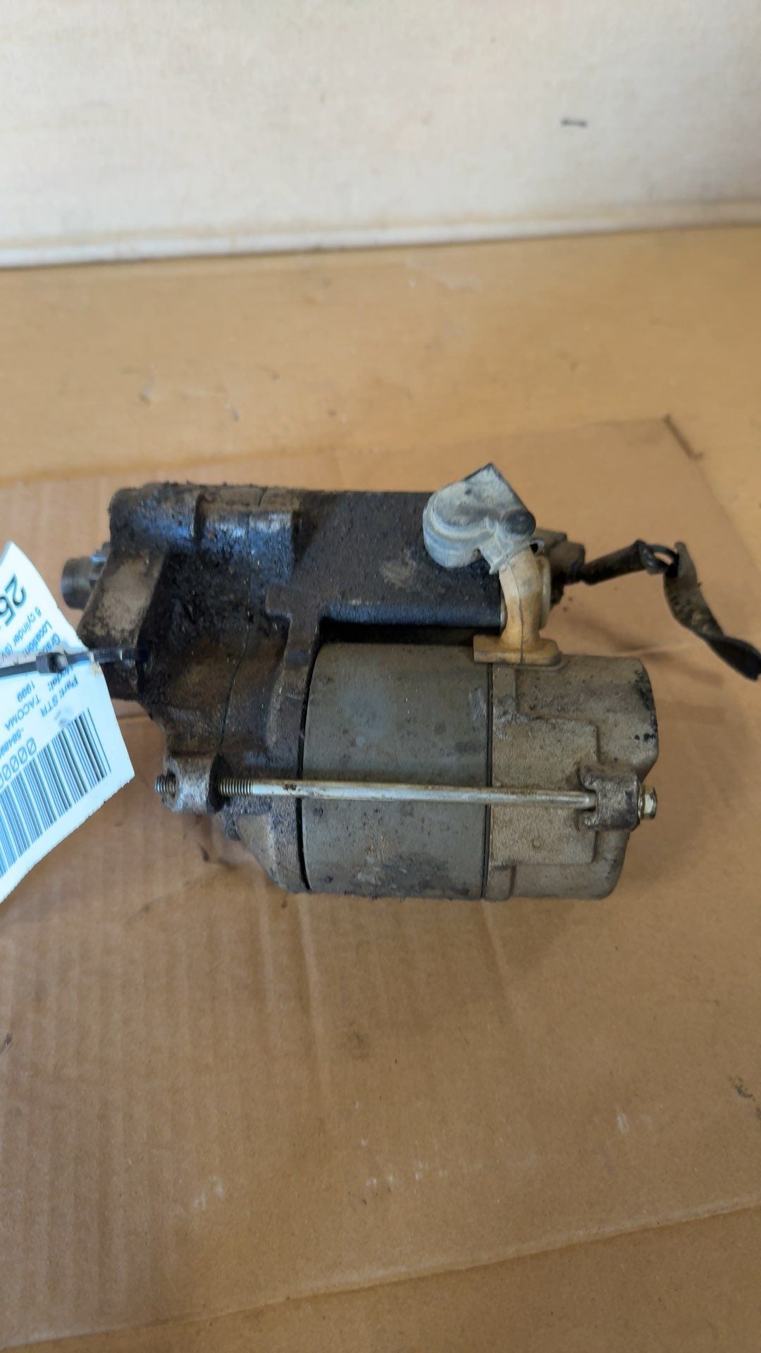 Starter Motor from a 1999 Toyota Tacoma, photo 1