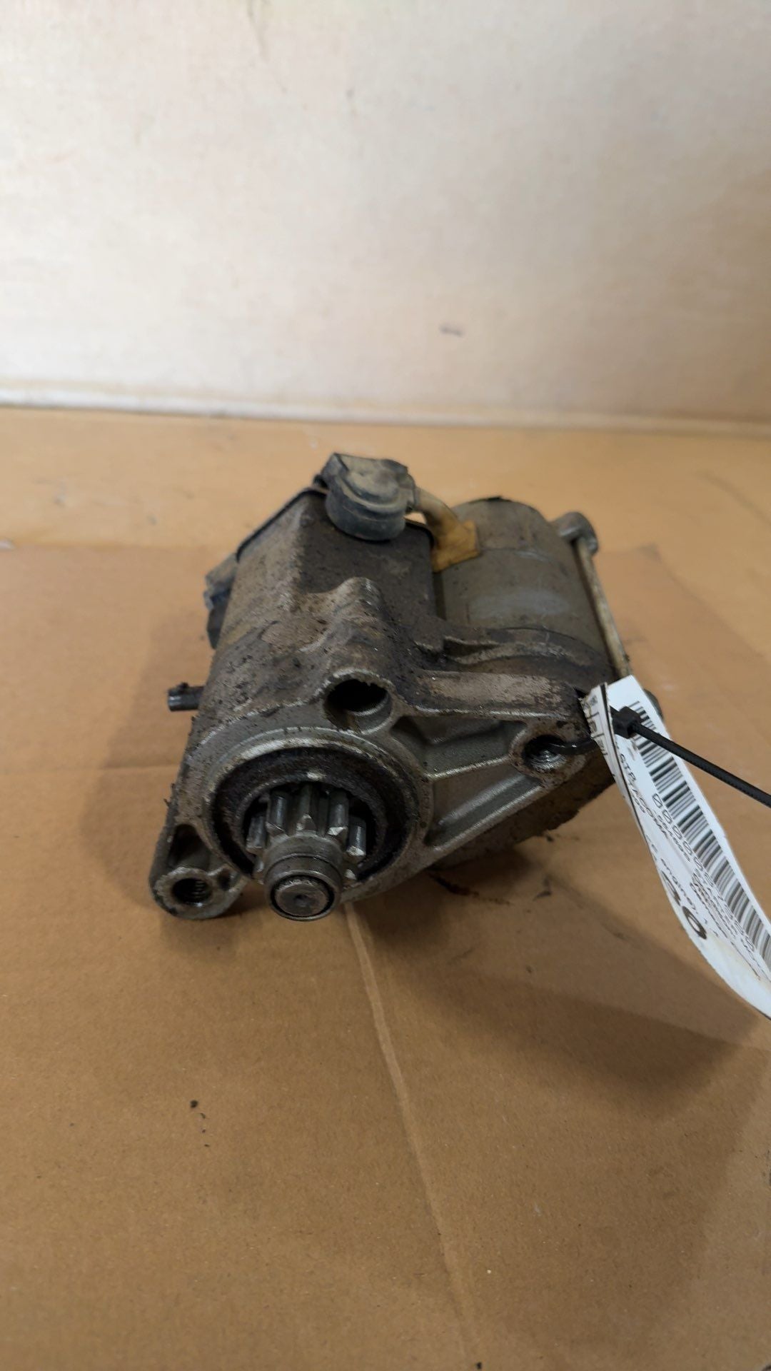 Starter Motor from a 1999 Toyota Tacoma, photo 2